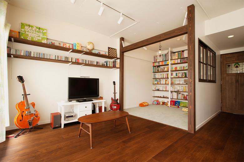 使わない和室の一部を図書コーナーにして、「学校のようなイメージ」を
