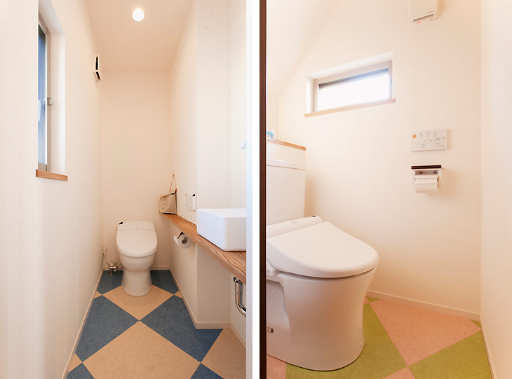 （写真左）2階のトイレはブルー×ベージュのダイヤ柄のフロア
（写真右）1階のトイレも同じ柄でピンク×グリーンと色を変えています