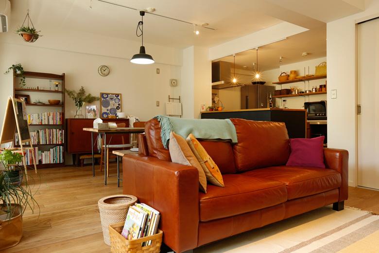 床は床暖房対応のオーク無垢材です