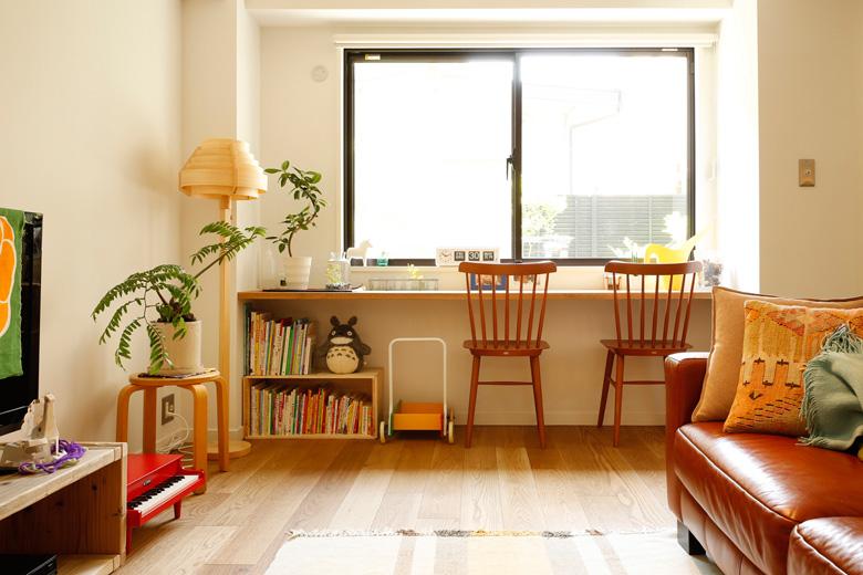 カウンターデスクは、アッシュフリー板です