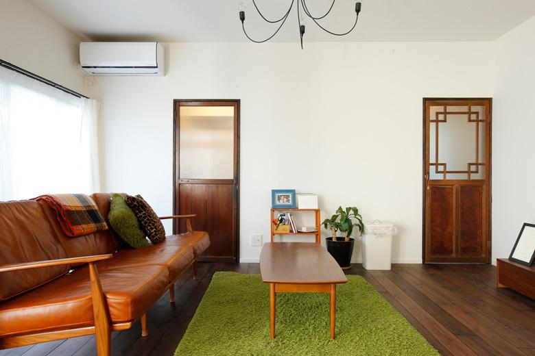 リビングに書斎につながるドアが