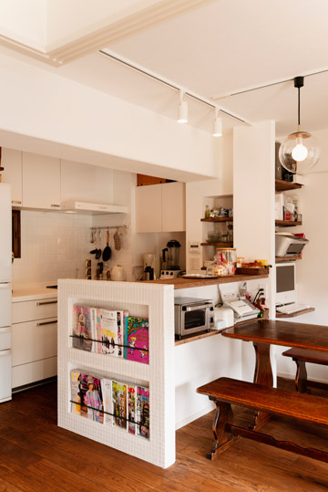 「最大限の空間を確保した上質なインテリア」のキッチン