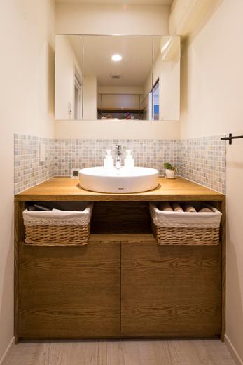 床は水に強い木目調のフロアタイル