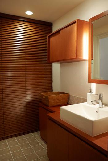 「南の風が吹き抜けるカフェリゾート空間」のお風呂・洗面所・トイレ