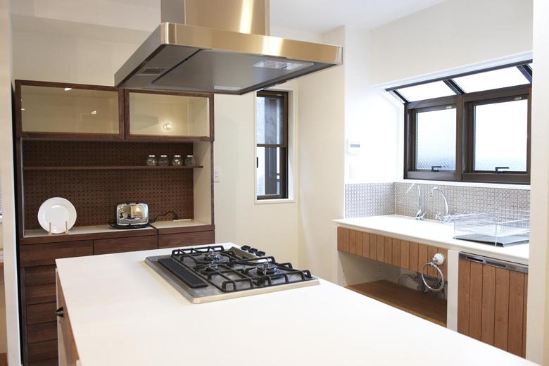 シンクは窓際に設置