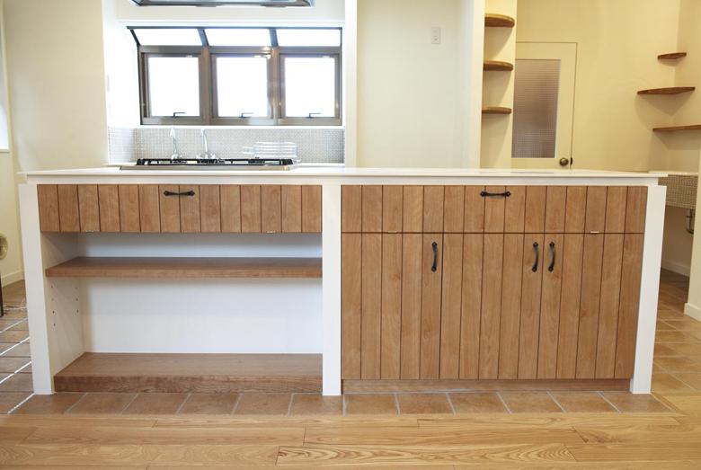 横には手洗いカウンターを造作