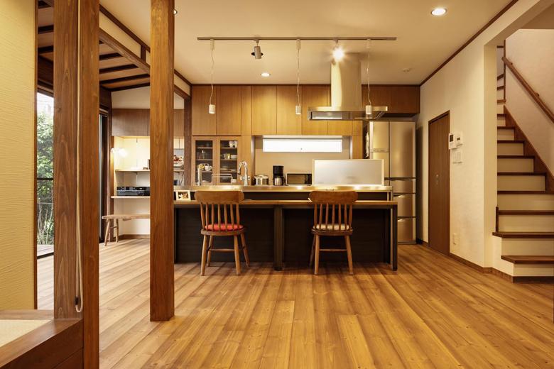 両親から受け継いだ築53年の実家。日本家屋の良さを残しながら、細かく仕切られていた間取りを広々とした空間に。思い出を大切に、住みやすい和モダンの家にリノベーション。