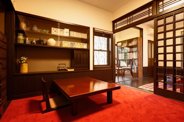 書斎の趣きある建具はそのままに