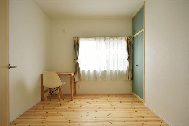 2階洋室もナチュラルな内装に