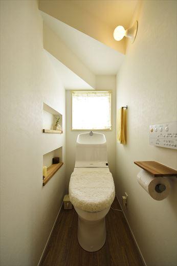 階段下スペースをトイレに