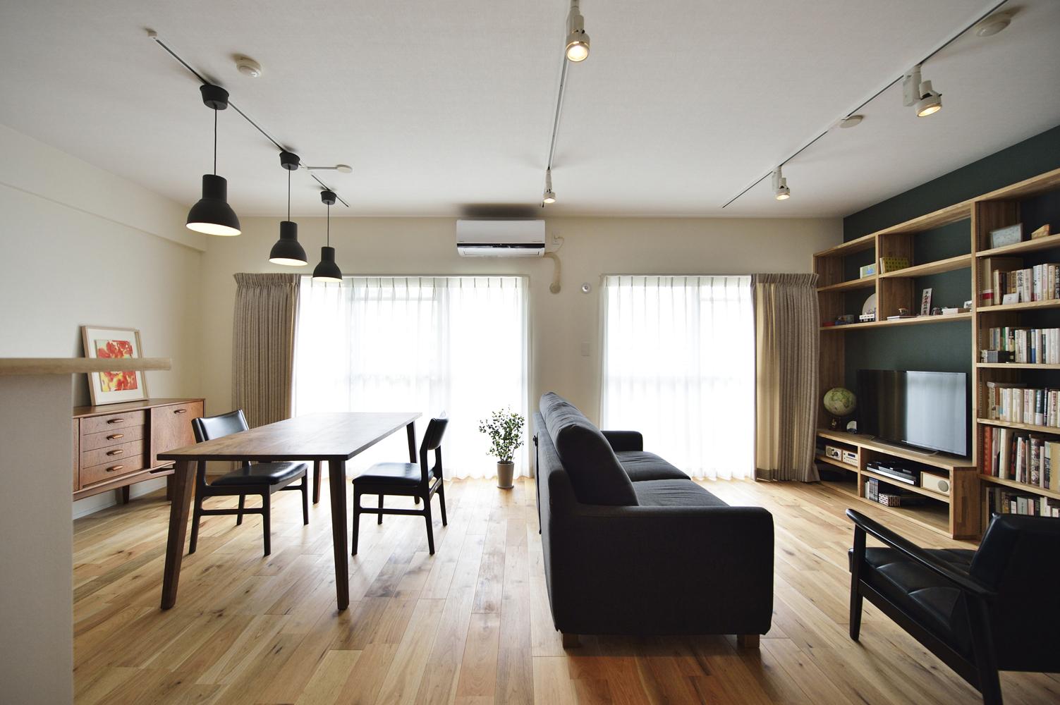 リビングの床の塗装もKさんによる施主施工で、コストダウンしつつ自分たちで手をかける家づくりを楽しむことができました。