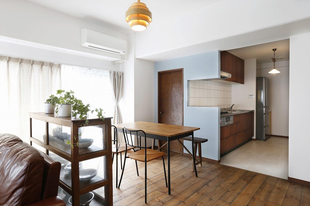 素材感のある家にしたいというご希望でしたので、無垢材や古材、塗り壁など手作業の風合いを活かせる素材を使いました