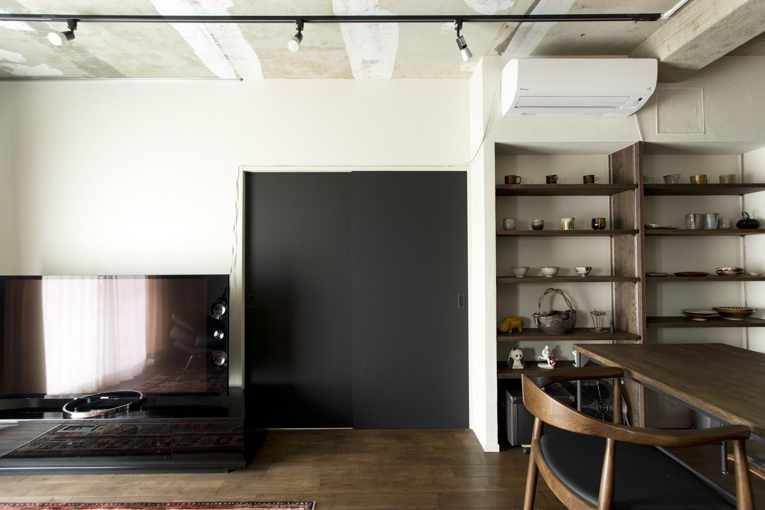 壁は珪藻土を塗っています