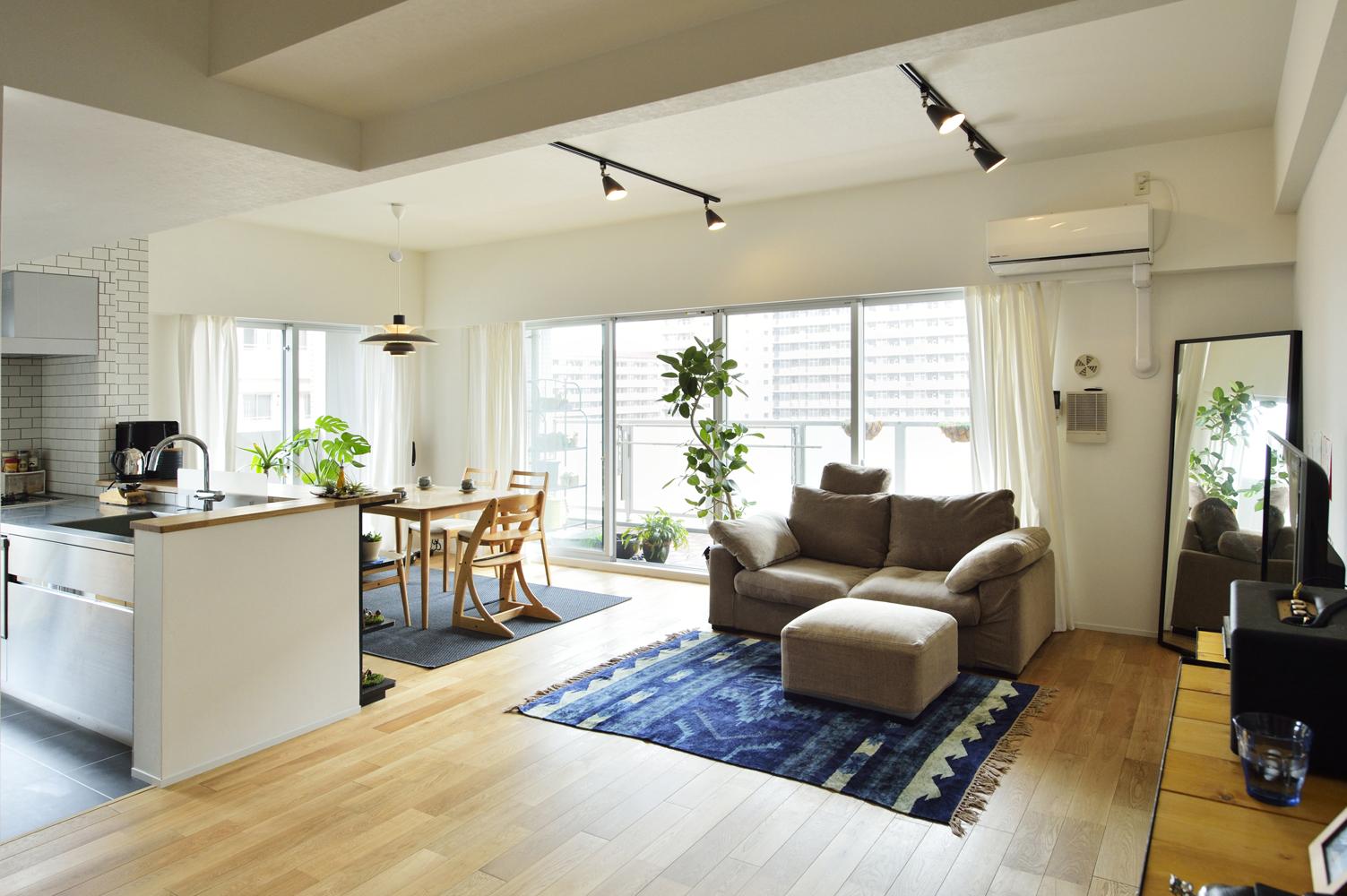 「素足が気もち良い　広々リビング」のリビングダイニング