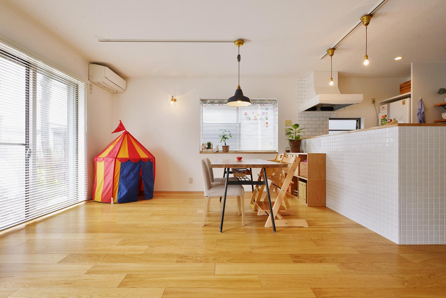 とても仲のいいご一家で、壁のクロスなどもお子さんと一緒に選ぶなど、家族みんなで家づくりを楽しんでいらっしゃいました。