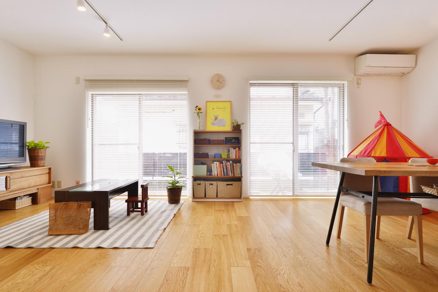 「家族の愛に包まれて…　夢を育むナチュラルハウス」のリビングダイニング