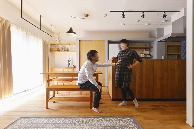 「暮らしがスムーズ。風が流れる家」のリビングダイニング