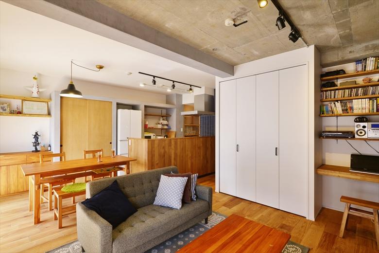 「暮らしがスムーズ。風が流れる家」のリビングダイニング