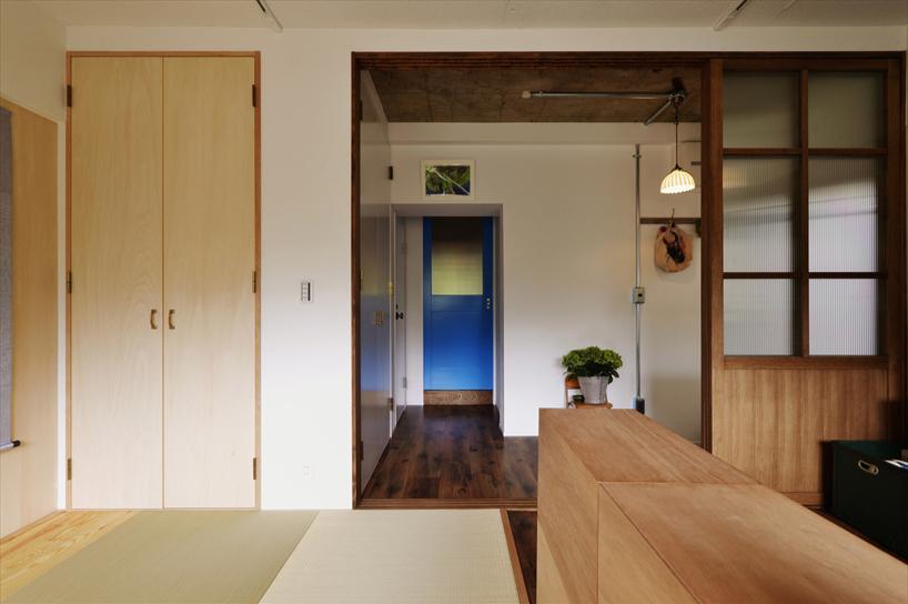 子ども部屋は、将来和室と洋室に仕切ったときのことを考え、３枚引戸をタモ材で造作。玄関から直接出入りできるようにした
