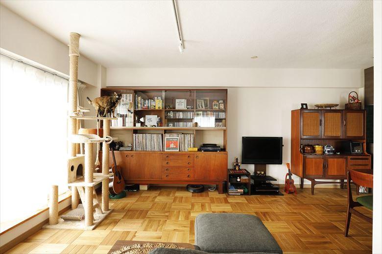 LDKの間取りは変えていないものの、造り付け家具を撤去したり、一部を移動したりすることで以前よりも広々と使えるようになった。