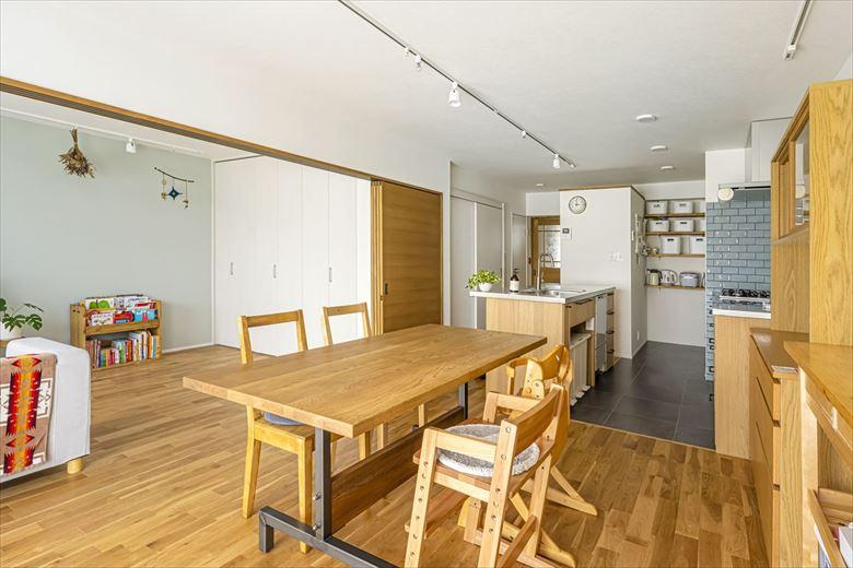 LDに隣接した和室を取り込み、広々としたLDKを実現。