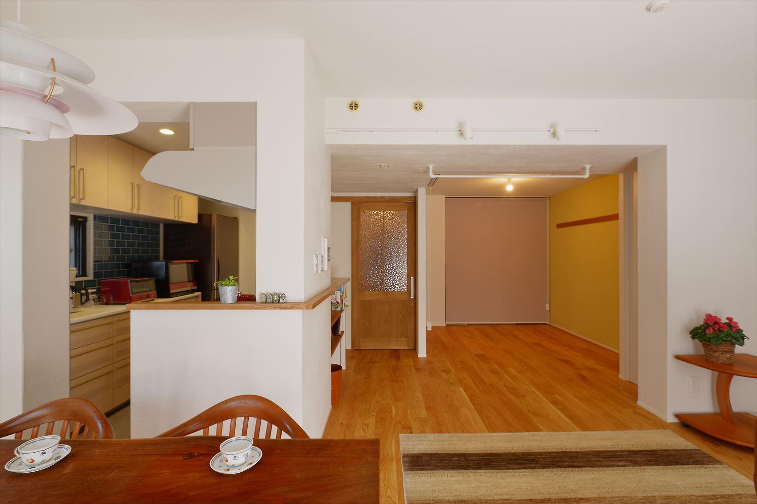 リビング横の和室も壁を取り払い、リビングと一体の空間に。