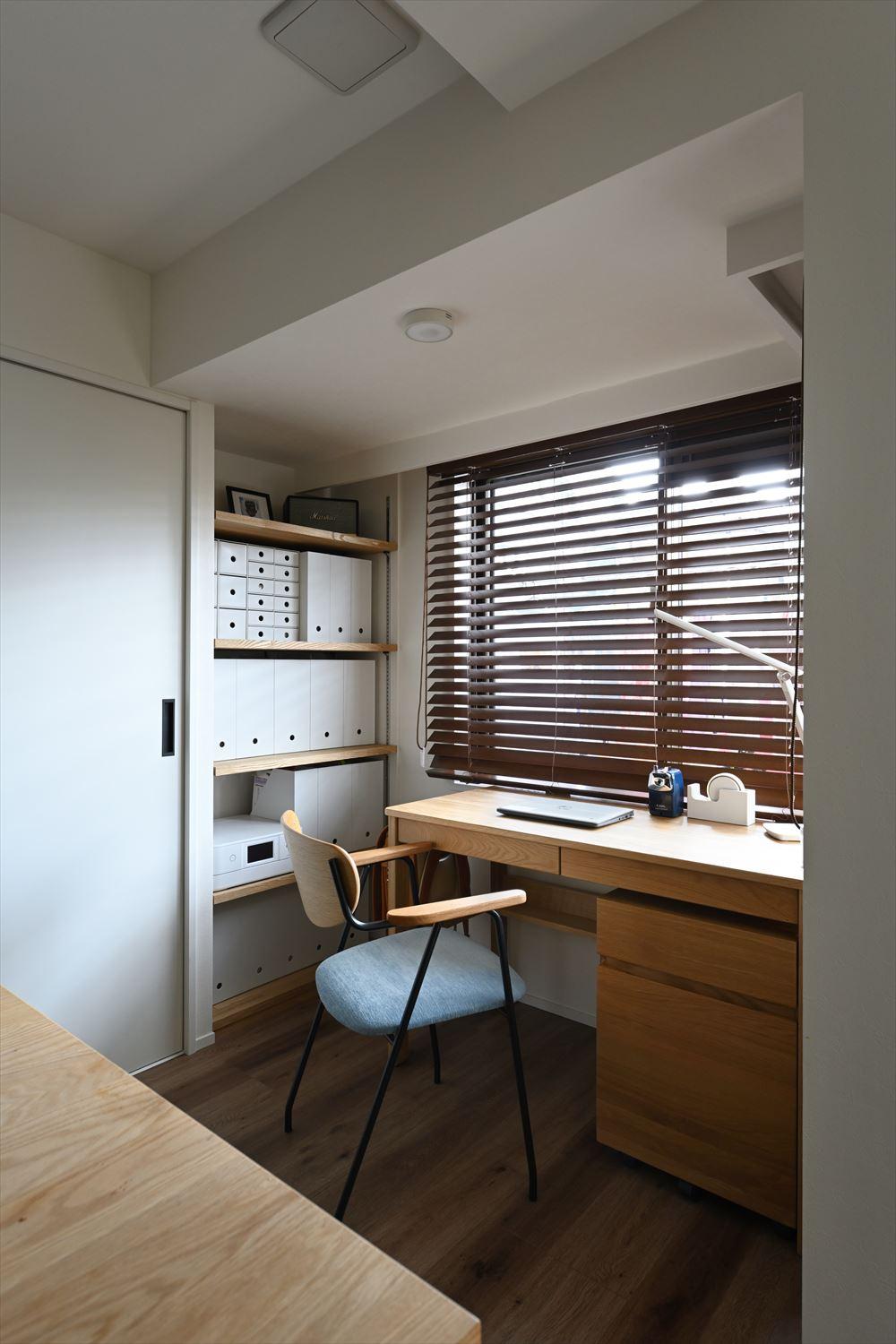ダイニング横のワークスペース。お子さんのオンライン授業スペースとしても活躍中