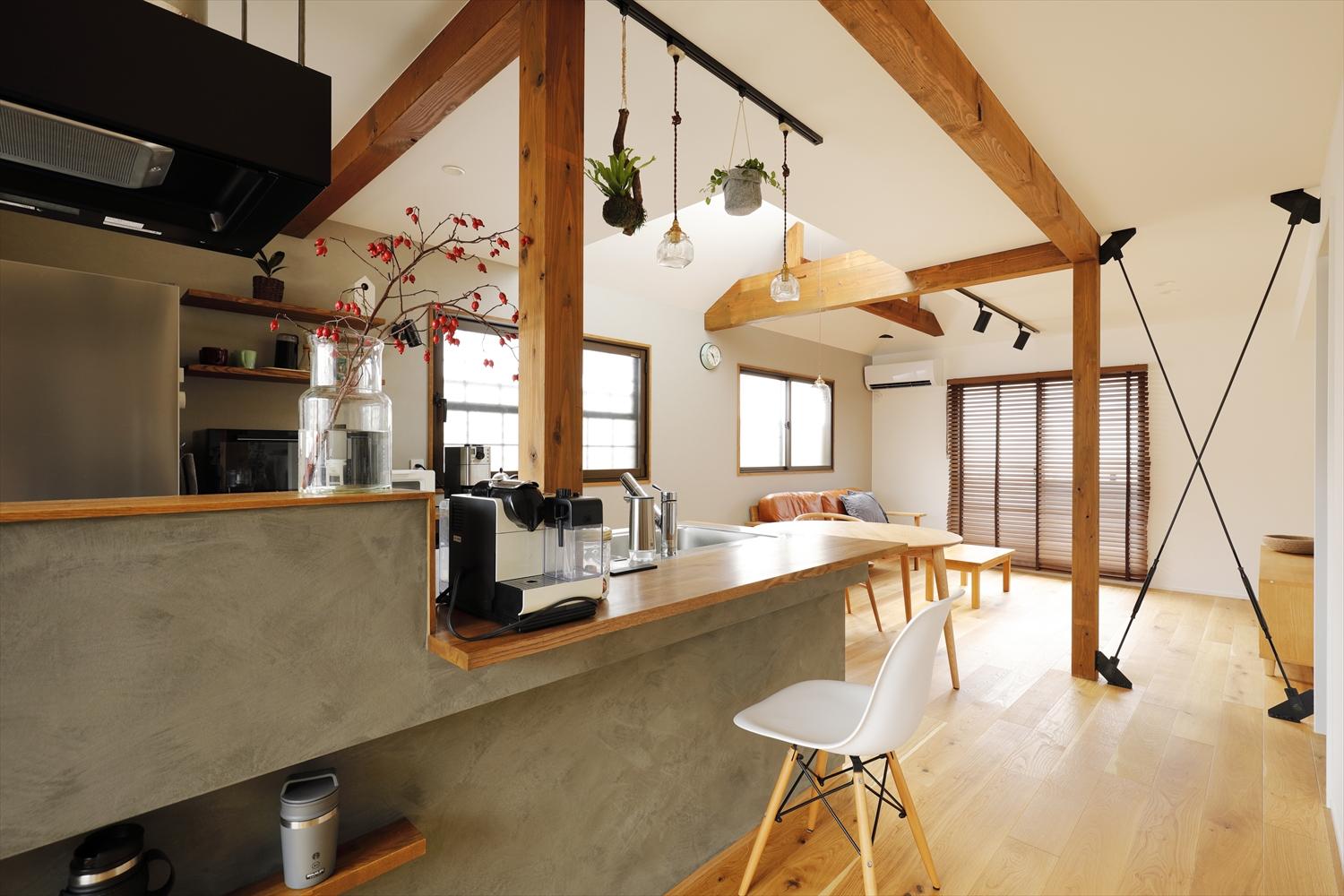 断熱サッシとインナーサッシを使い分けて、予算をコントロール。広くても、断熱性能はしっかりと。フロア全体がLDKになっているので、掃除もしやすいそう。