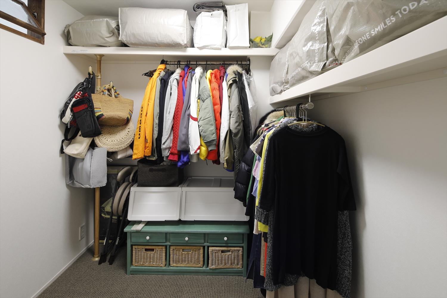 キッチンのあった場所は収納としても、ゲストルームとしても使えるフリースペースに。普段は収納として使われている。