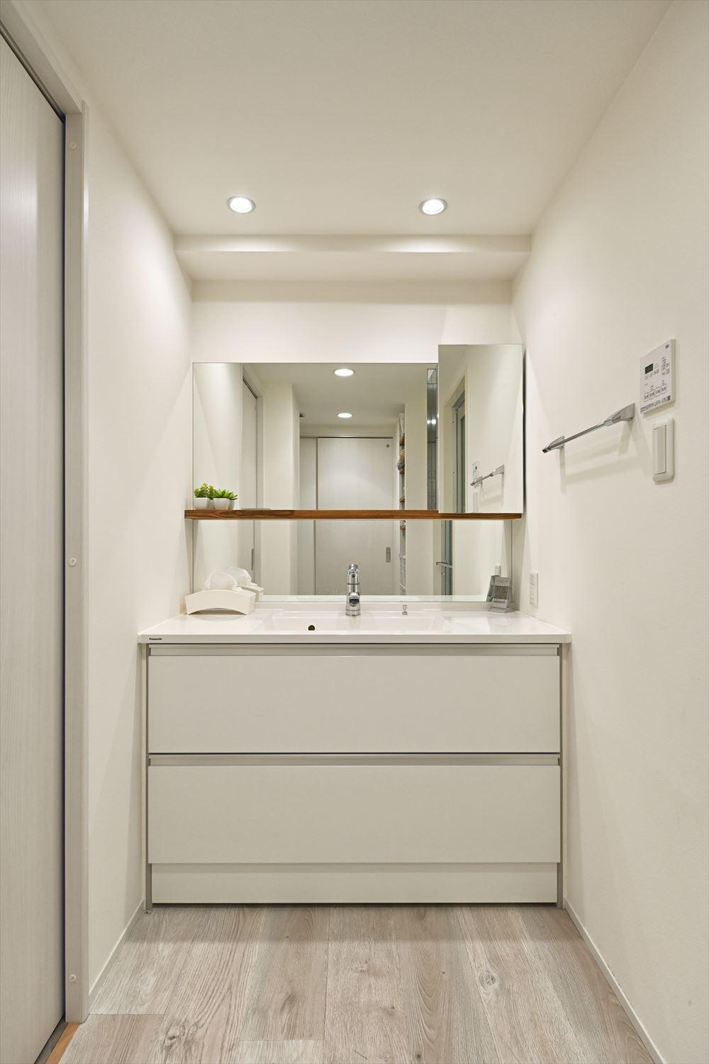 洗面も設備を交換。シンプルなデザインを選択