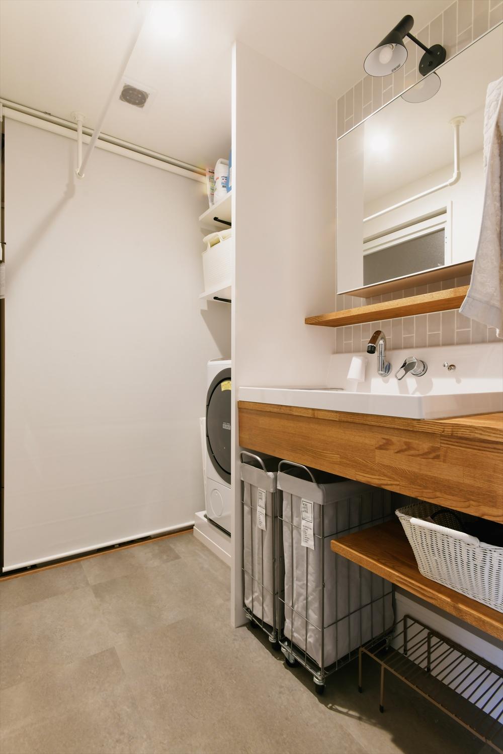 洗面脱衣所。洗面も広めにつくり、家族みんなが使いやすいように