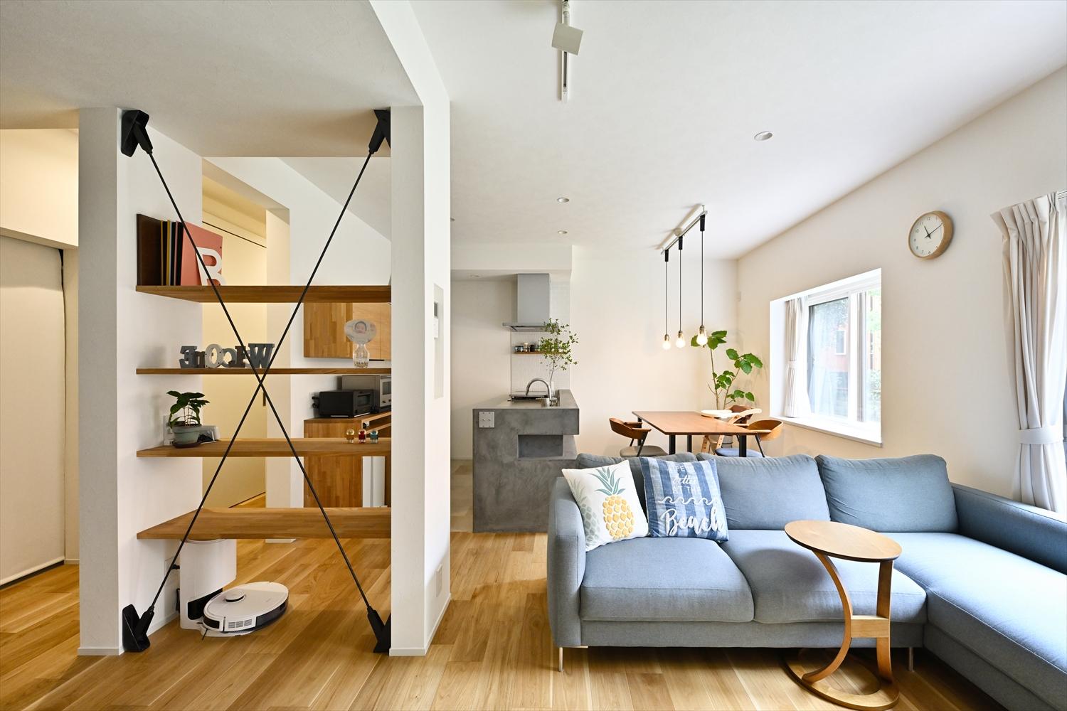 キッチン・ダイニング・リビングとそれぞれ分かれていた空間を一つにつなげ、廊下部分も取り込んで広々としたLDKに