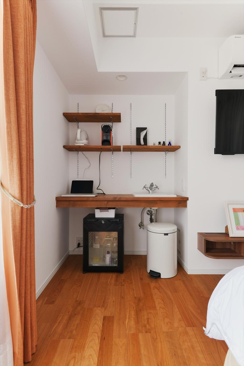 さりげない工夫③個室に洗面台を設置
お出かけ前の準備が自室内で完結するのはとても便利。