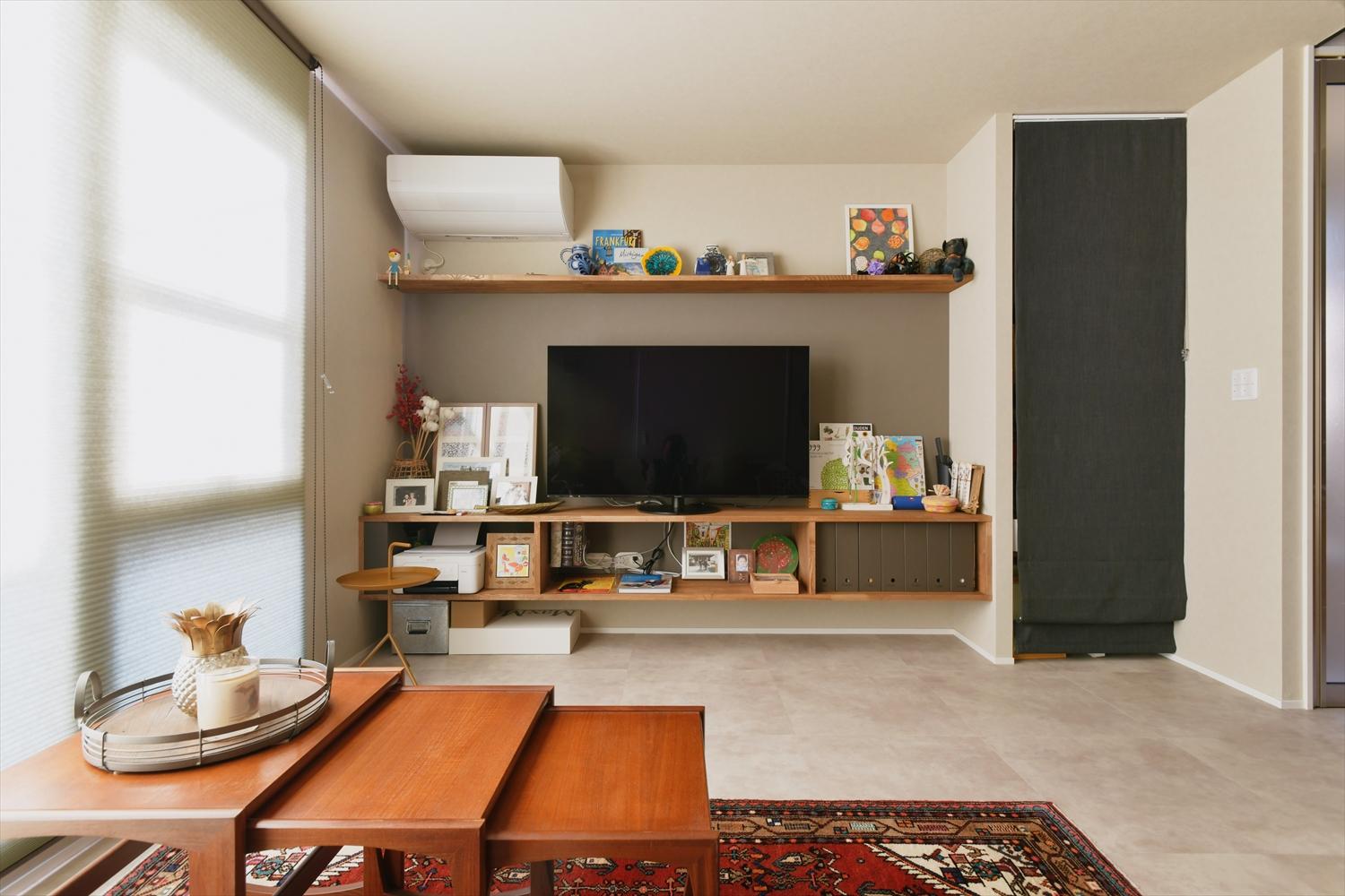 今回のリノベーションで内装は一新。白ではなく、すこしベージュがかった色をベースにして、空間全体を優しい雰囲気に仕上げた