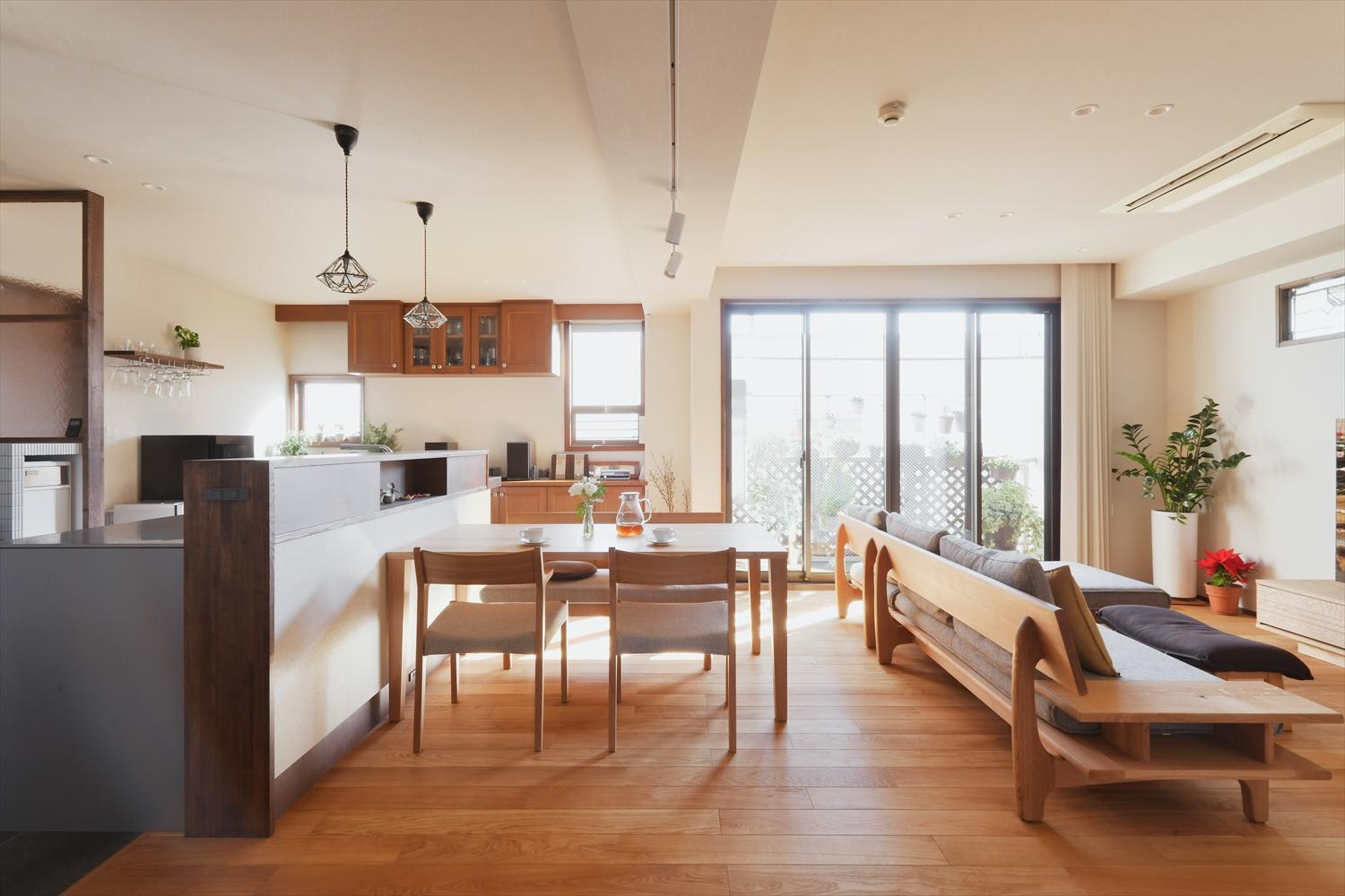 築36年のお住まいをリノベーション。模様替えがお好きなAさんのために家具を移動しやすいように平面を構成した