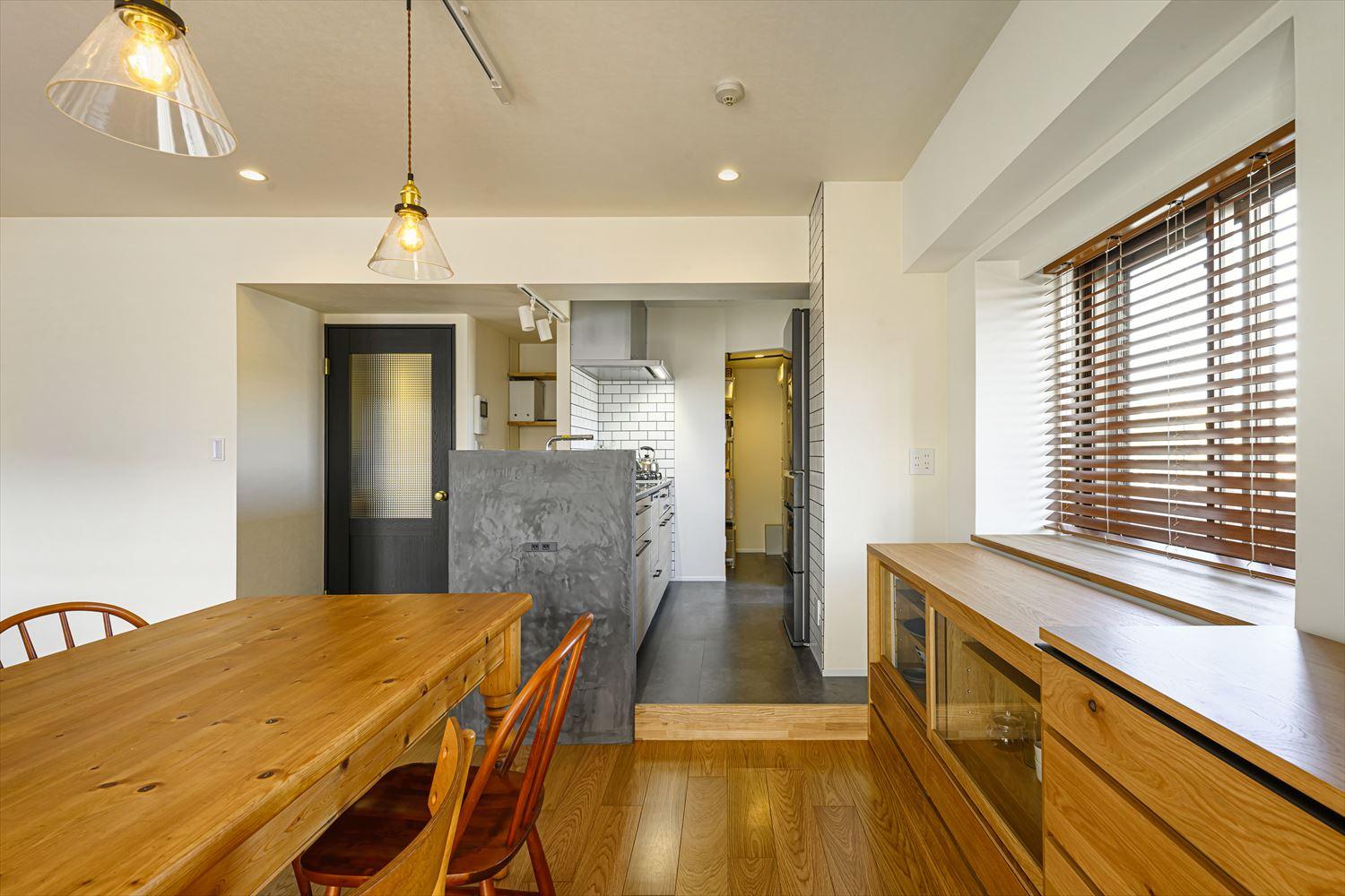 キッチンは配管の影響で段差ができてしまうことを事前にお伝えし、ご了承頂いた上で移動。