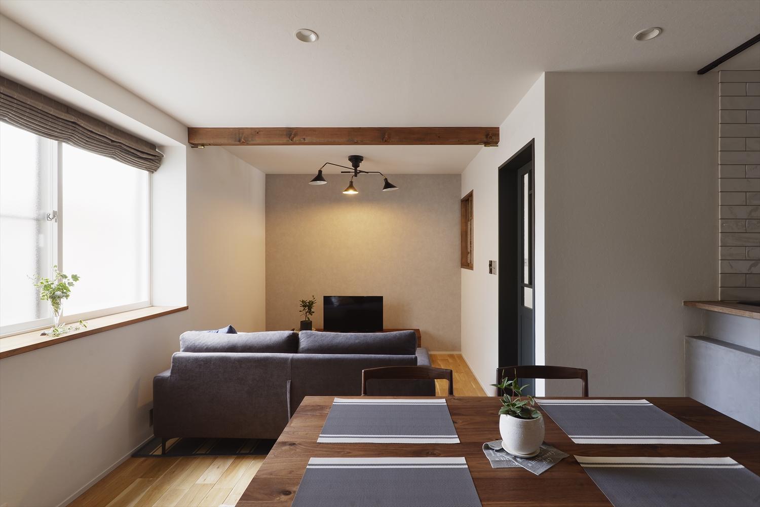 和室の一部をリビングに取り込み、ご友人を招いてもゆったりと過ごせる広さを確保。