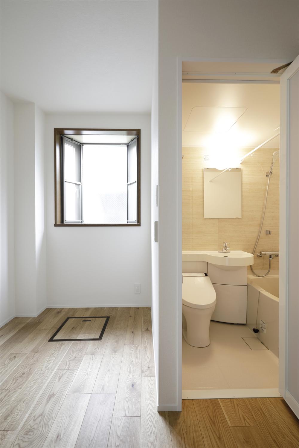 1階のユニットバス付き個室。お母さまが滞在する際、気兼ねなくくつろぐことができます。