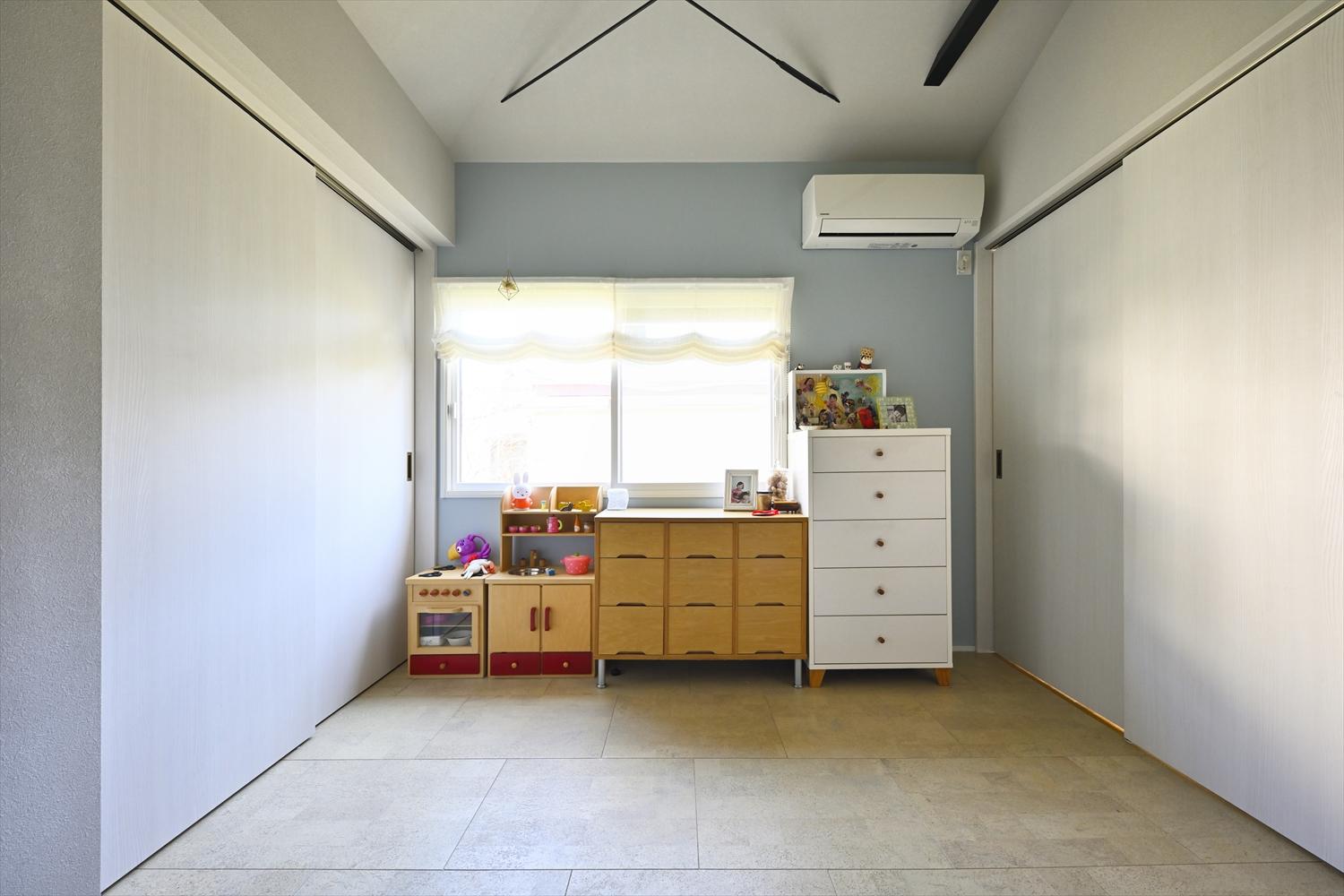 引き戸を閉じれば、それぞれ個々の時間も過ごせます。