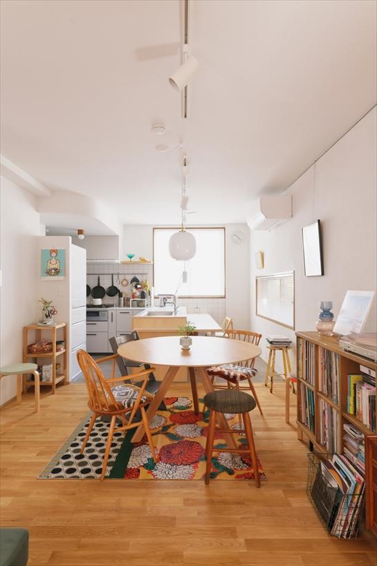 スペースを広げたリビングは、ゲストを招いてもゆとりある広さに。お子さまも伸び伸び遊べるくつろぎ空間になりました。