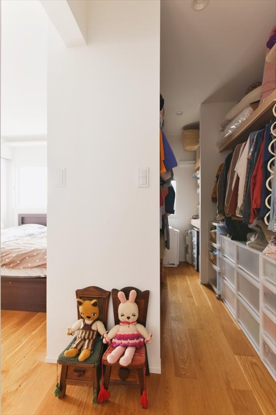 寝室にはウォークインクローゼットを完備しており、たくさんのお衣類をすっきりと収納できるよう、広々とした大容量の設計となっております。