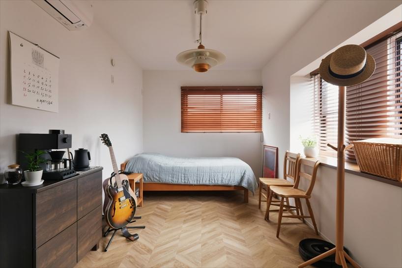 夫の部屋はナチュラルな北欧モダン風をイメージし、画像でイメージを共有しながら計画を進めました。イメージ通りのやさしい雰囲気に仕上がりました。