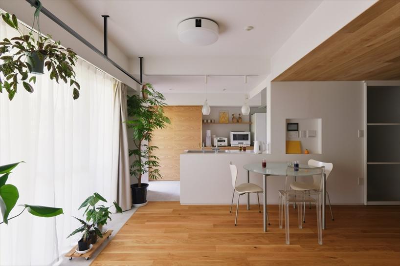 もともとは3LDKでしたが、一室は広げたいと希望されていた土間とWICに活用。残りの2つの居室も縮小して、ご親族が遊びに来てもゆったりと過ごせる広々としたLDKを実現しました。