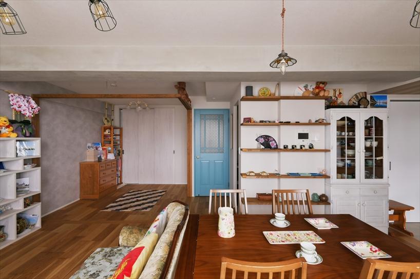 和室を洋室に改装し、フルオープンにできる障子を取り入れることで、間仕切りを外せばリビングと一体に使える工夫も施しました。また、室内で太極拳を楽しみたいというご要望にも応えています。