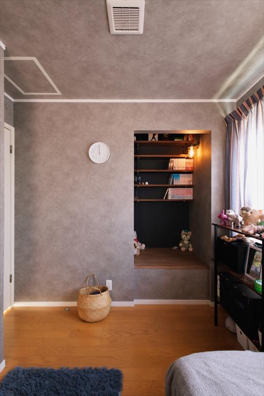 ヌックにはアクセントに、壁付けのブラケットライトも採用しました。