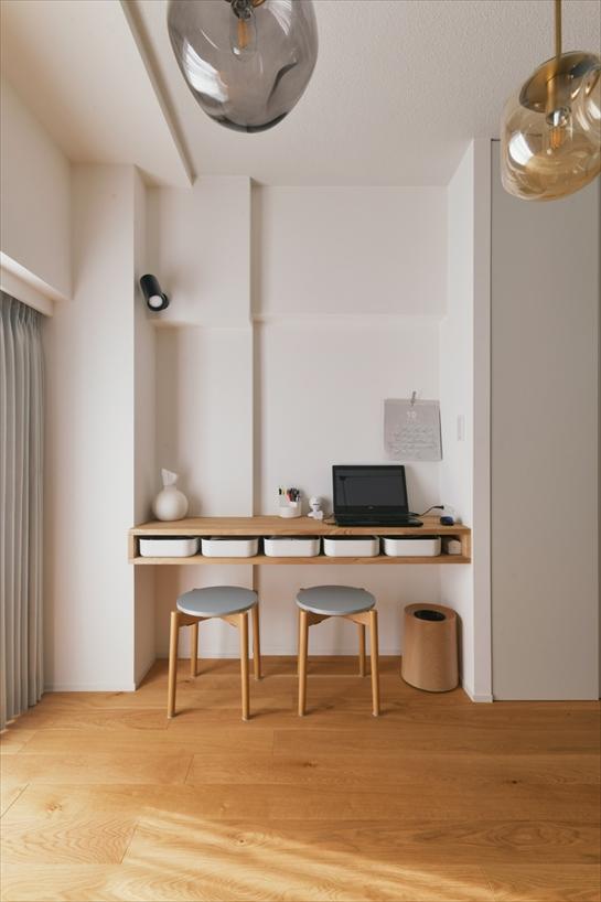 ナチュラルで落ち着いた雰囲気の中、家族の温かさを感じながら作業に集中できるワークスペースです。