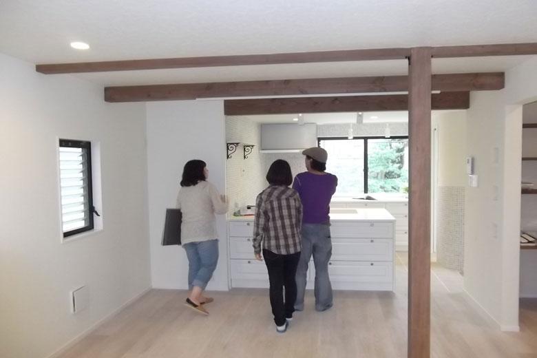 ご予約状況にもよりますが、基本的にマンツーマンでのご案内をしておりますので、気になることはスタッフになんでも聞いてくださいね。