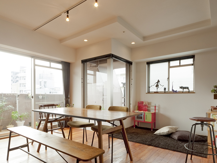 光がたっぷり入る明るいダイニング