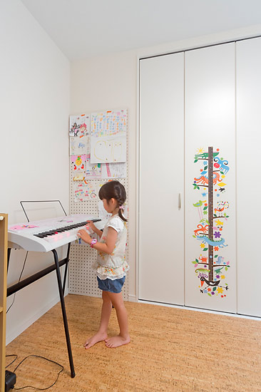 かわいらしいデザインでまとめた上の女の子の部屋