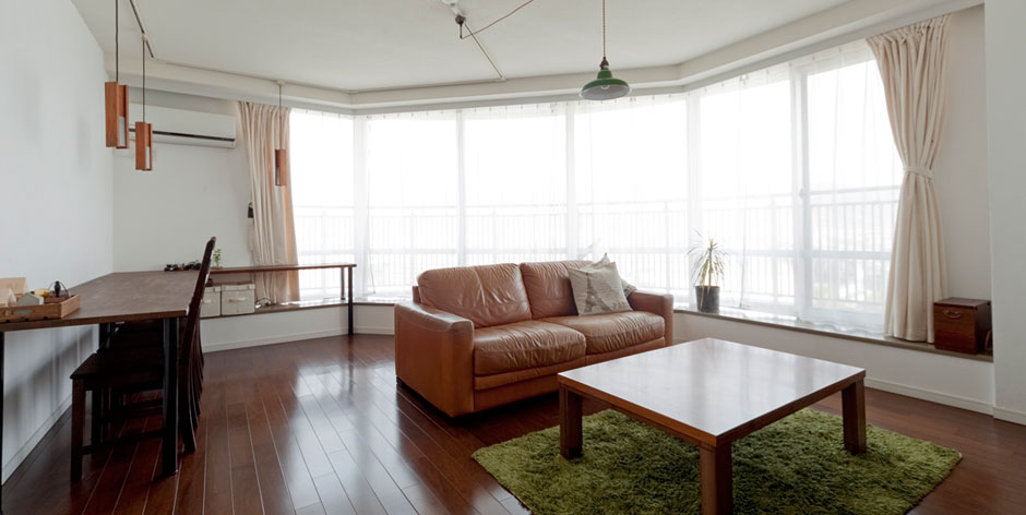 築15年の内装の痛みが進むマンションを好みのデザインにリノベーション。実用性よりデザインを重視し、こだわり家具がぴったりの落ち着きある上品な空間に生まれ変わりました。